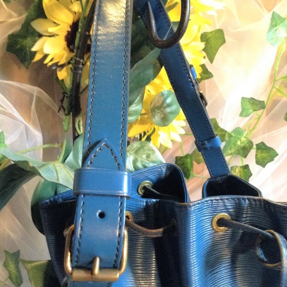 Authentic Large Louis Vuitton Noe Epi Leather Blue - Picture 6 of 8